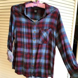 Lightweight flannel looking top